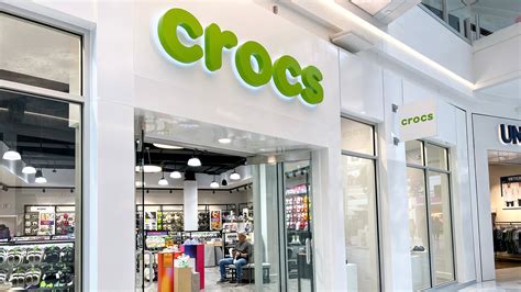 crocs millenia mall